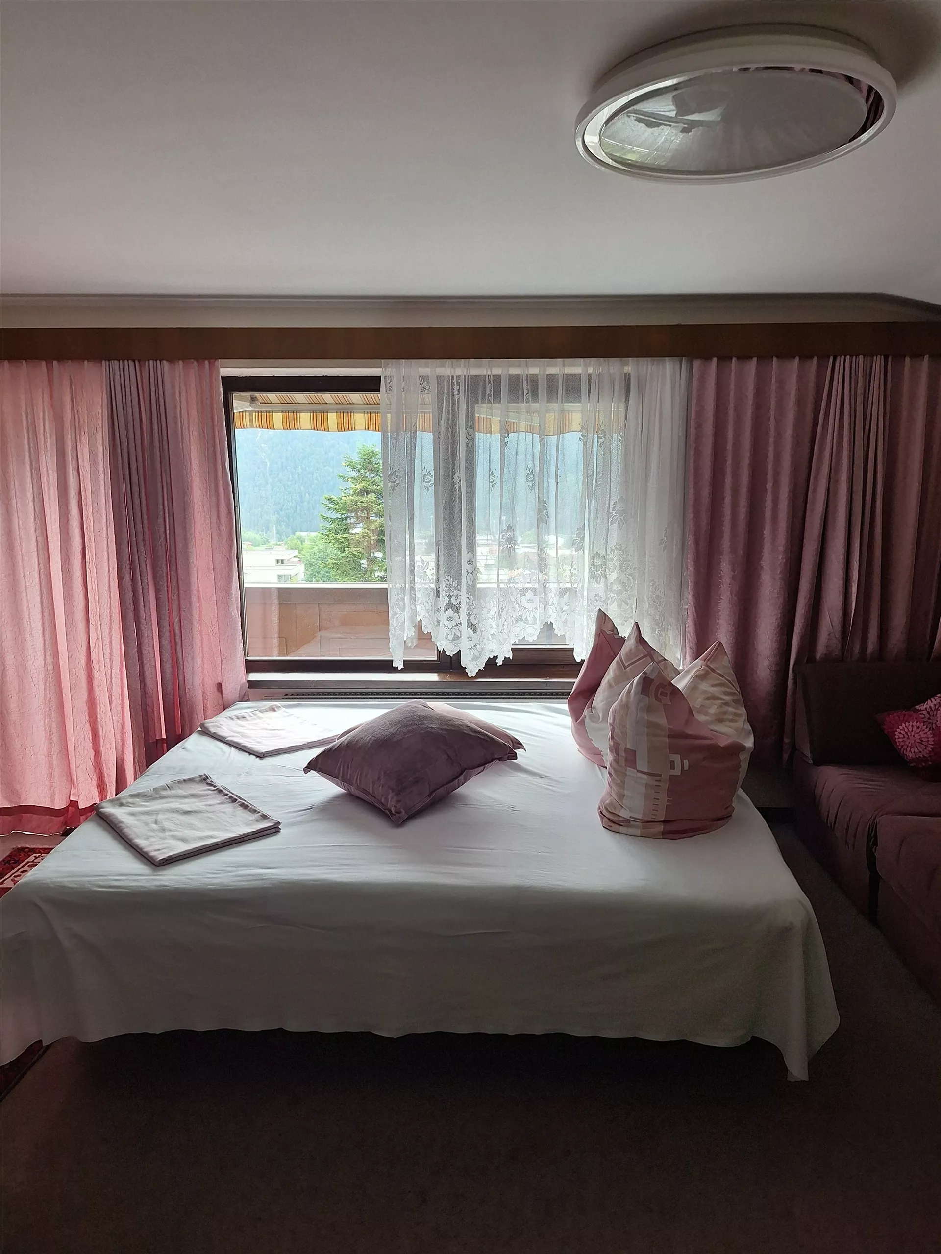 Schlafbereich mit Aussicht Appartement Bergblick