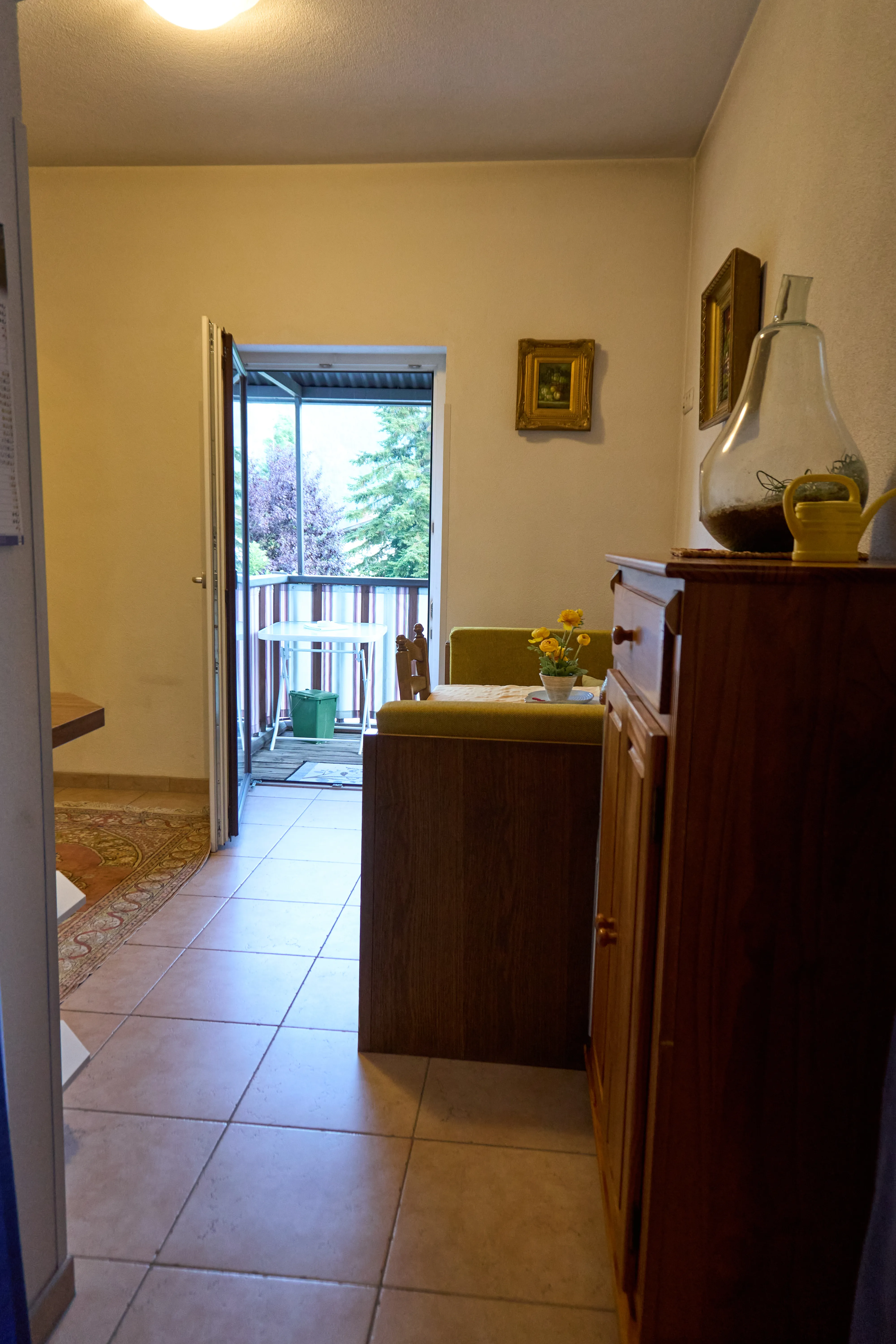 Küche und Balkonzugang – Panorama Suite